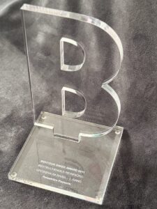 Acrylglas-Trophäe Bentour Swiss Award 2011: Bestbuchendes Reisebüro Großraum Basel, 1. Rang, Reisebüro Pomorin