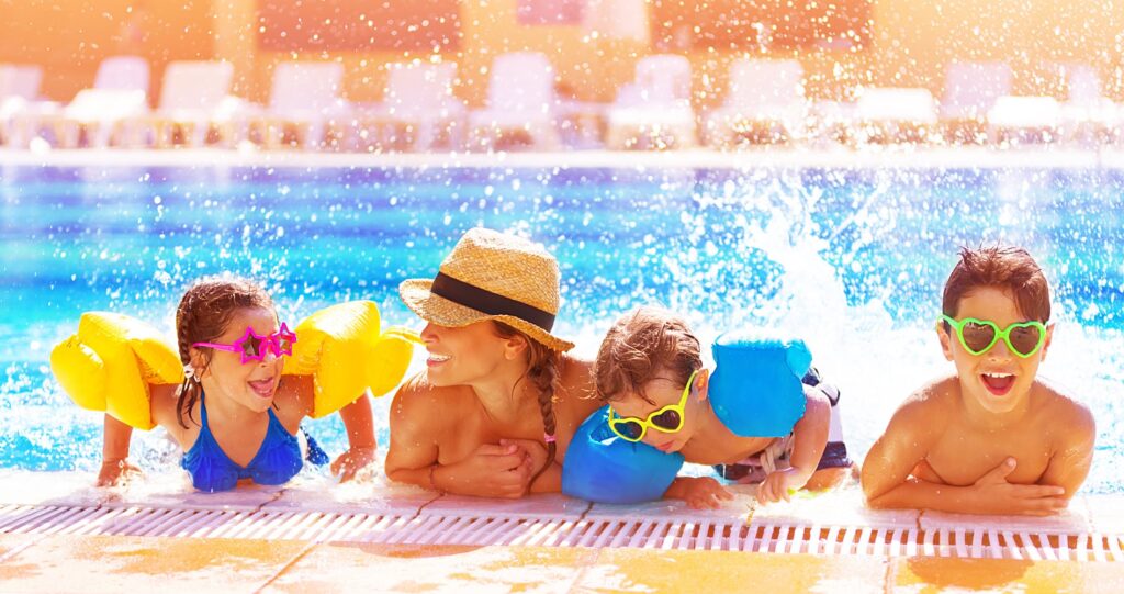 Familie unterwegs im Urlaub