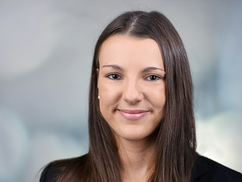 Sarah Mang, Reisekauffrau